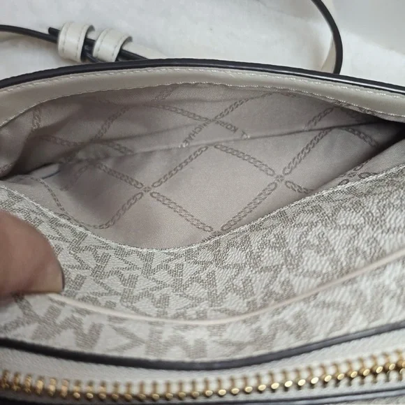 Michael Kors White and Gold Women's Bag NWOT - Picture 8 of 10